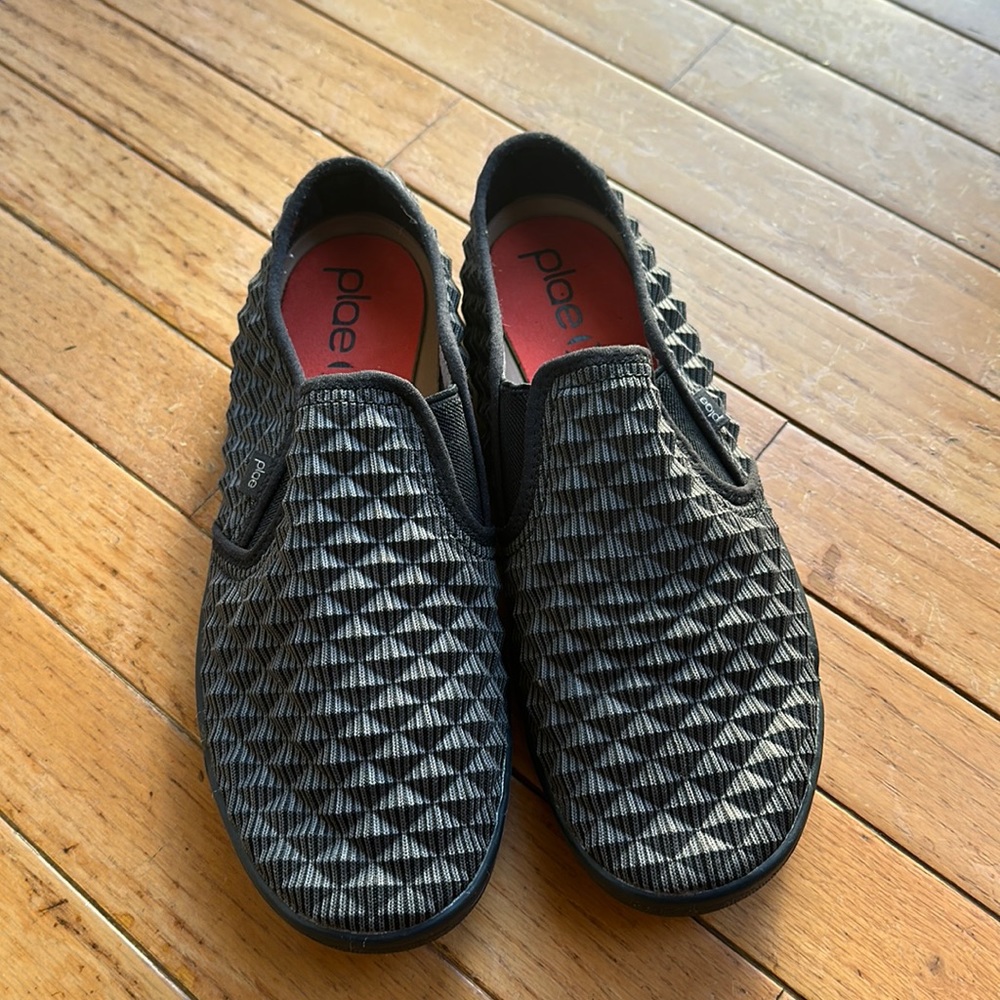 Plae shoes men’s size8 women’s size 9.5
